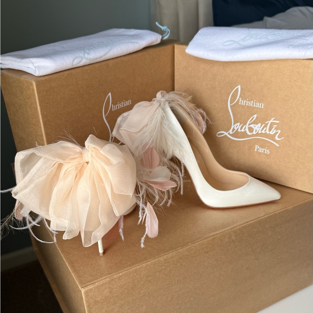 Christian Louboutin Plume Anemone 100 Crepe Satin Pumps | Size 37 | Ivory